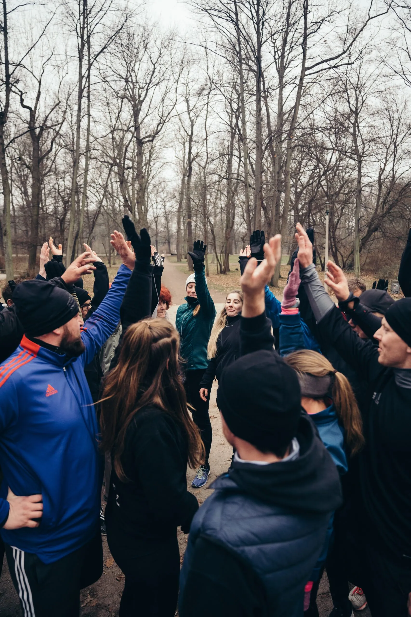 Sportler:innen im Park in Leipzig